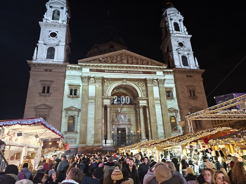 Budapest Christmas markets guide cover