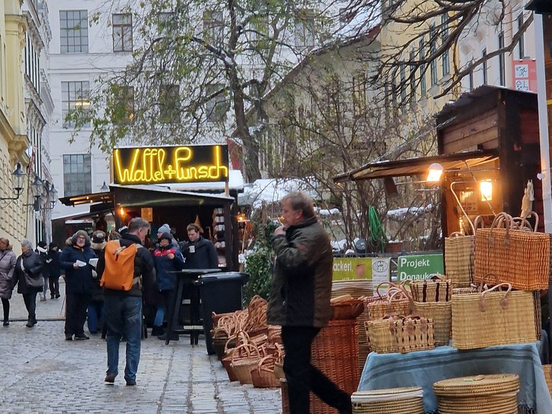 Spittelberg Christmas market lanes at dusk