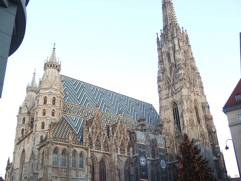 Christmas market stalls at Stephansplatz